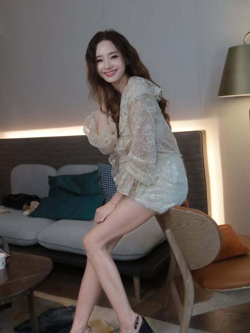 순간 못 알아볼 뻔...원조 바비인형 46세 한채영 근황 영상 하나로 반응 쏟아졌다 이미지 1