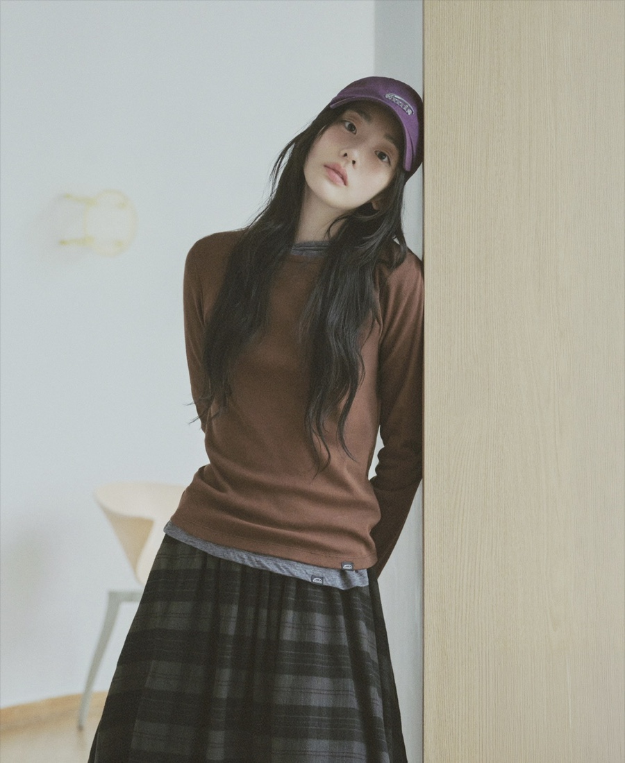 김민하 화보 패션 속 이미스 26FW 모자 너무 예쁜데 왜 요즘 더 눈길이 가는 걸까 이미지 3