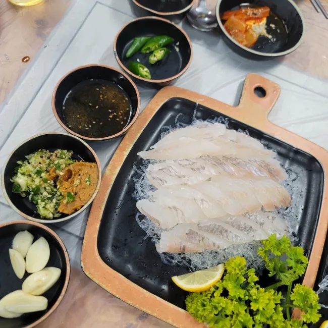 [내돈내산] 🐟봉선동 횟집 청춘회랑 솔직후기｜우럭회·전복·매운탕 먹고 72,000원 : 네이버 블로그