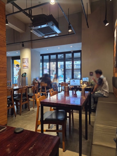 교촌치킨 철산역점 사진 4