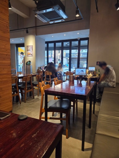 교촌치킨 철산역점 사진 5
