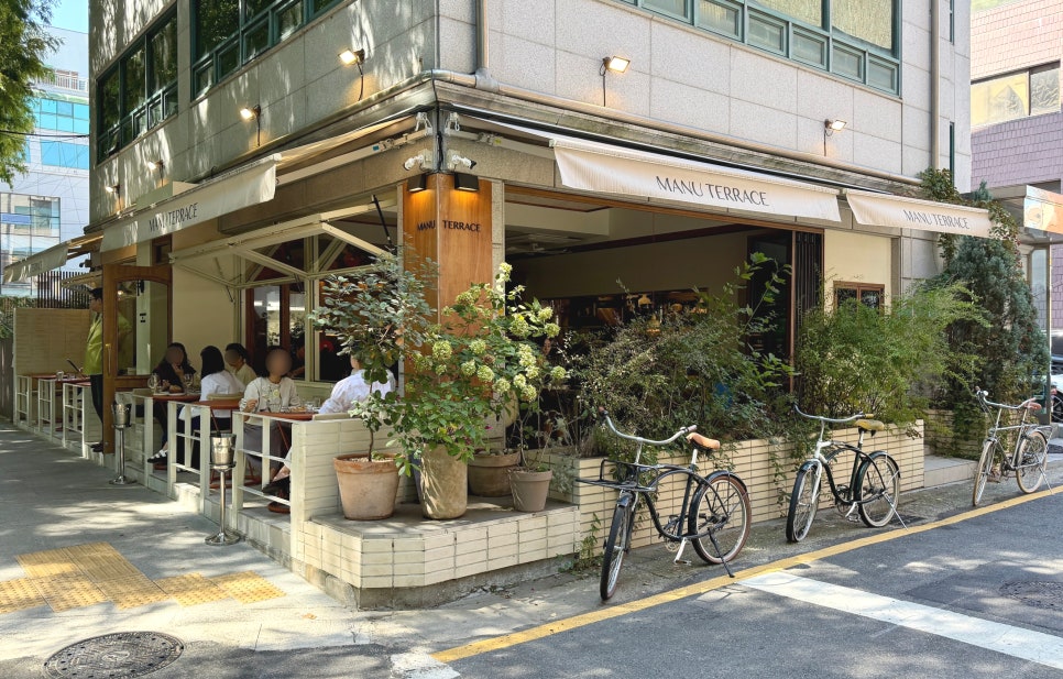MANU TERRACE · KAIROS DESIGN