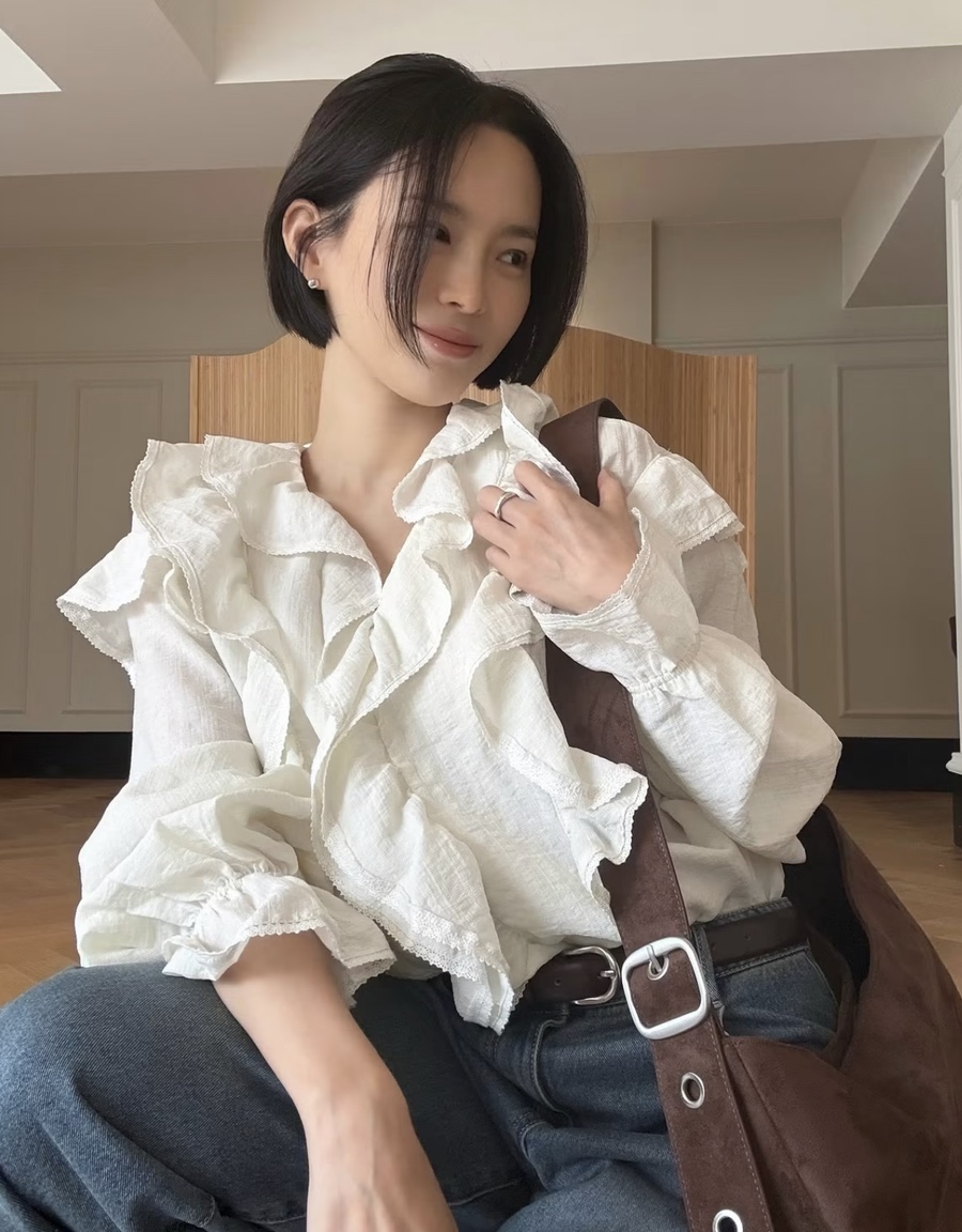 20대 같은 초동안 냉미녀 재질에 몸매까지 좋으니 더 배우로 성공할 수 있지