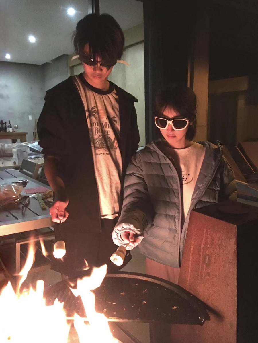 평소 한소희와 친분이 있어서 그런지 한소희도 태그했더라구요