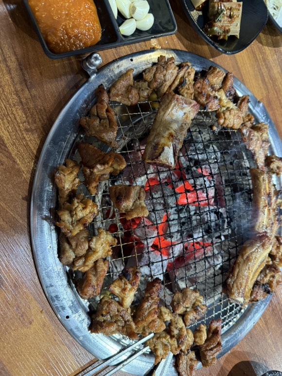 산야초숯불갈비 이미지