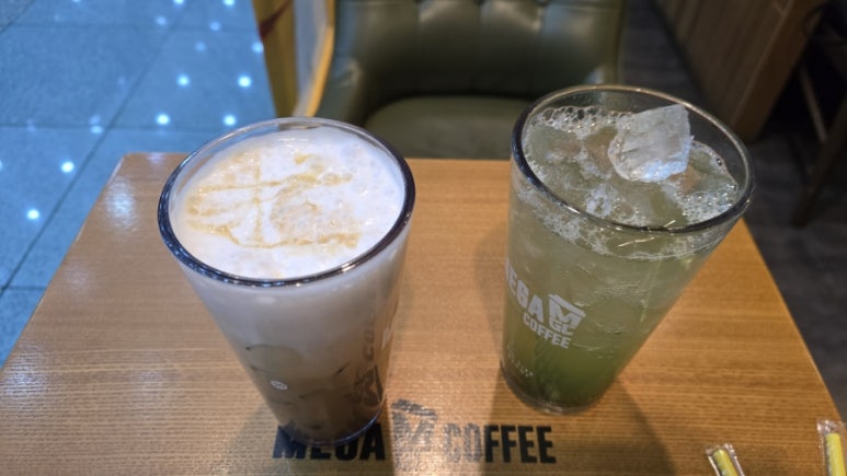 메가MGC커피 수원영통역점 사진 7