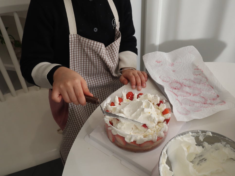 울산 키즈 베이킹 클래스: 딸기 케이크 만들기 체험 후기 — 사진 1