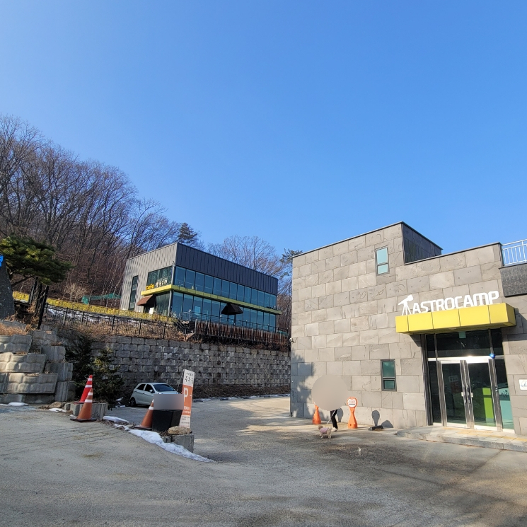 용인 별똥구리 애견카페: 넓은 운동장과 고기리 뷰 만끽 — 사진 4