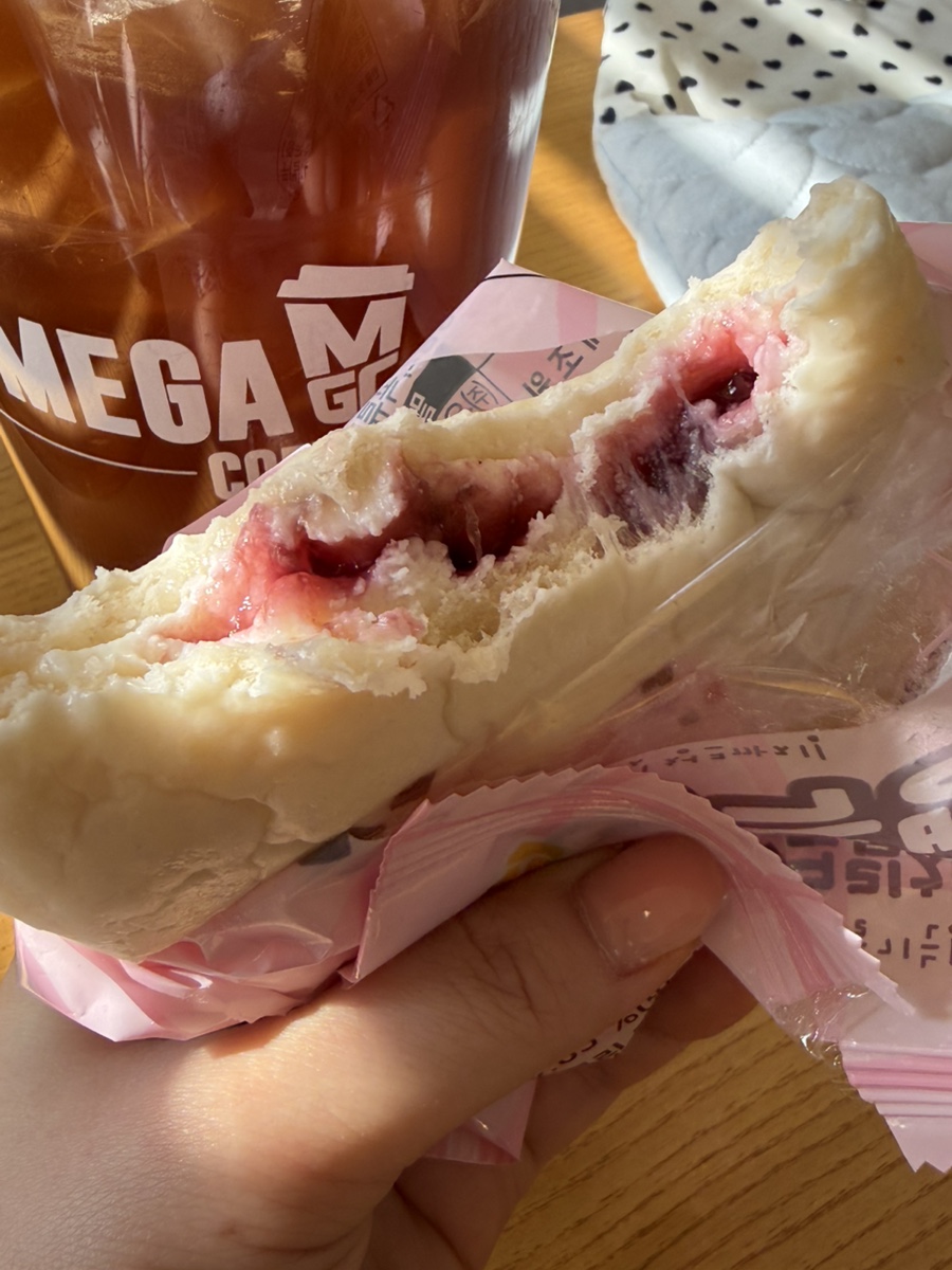 메가MGC커피 매탄권선역점 사진 6