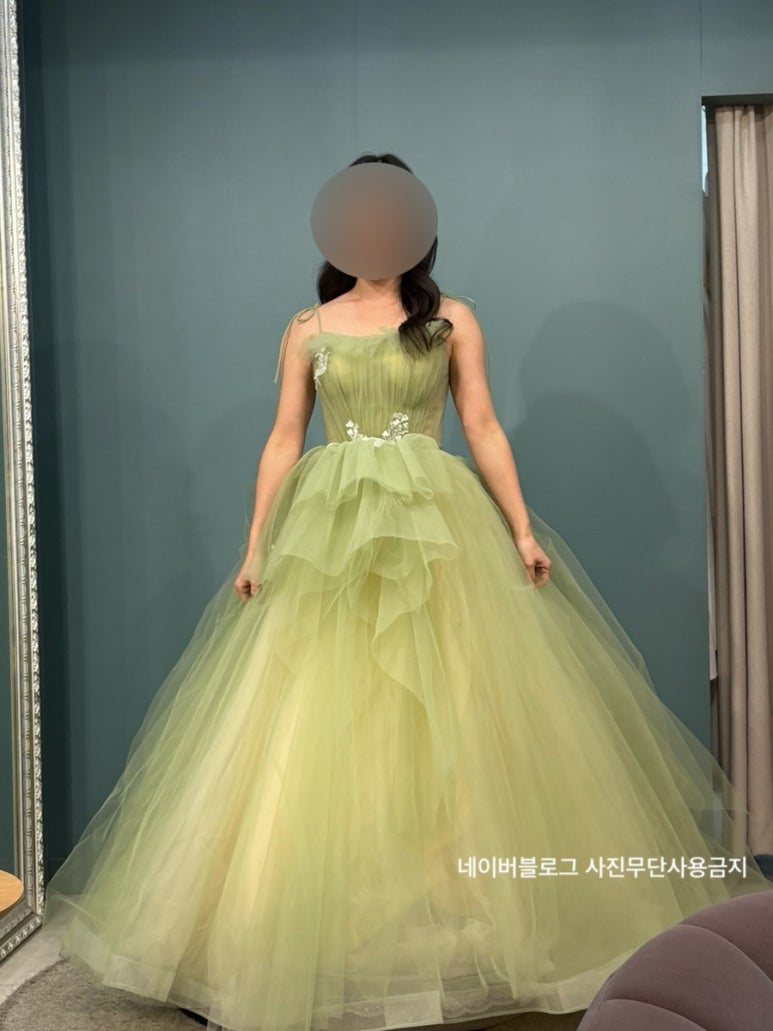피팅룸에서 입은 모습