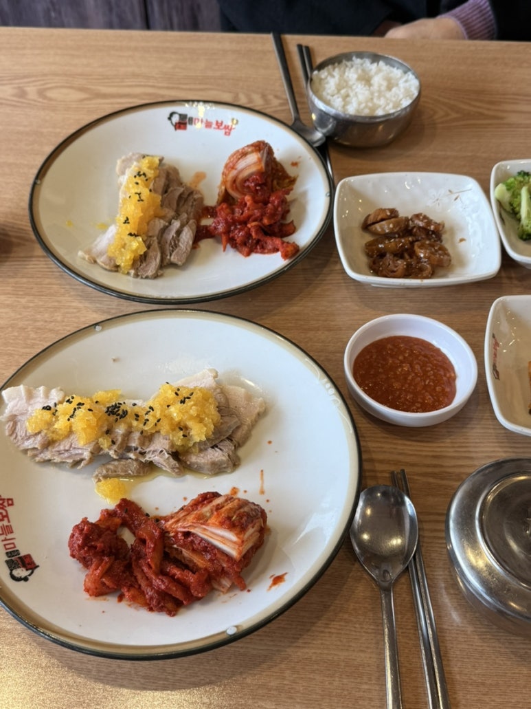 돈통마늘보쌈 안산선부점 사진 4