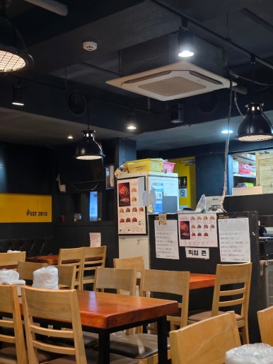 BHC치킨 보라매역점 사진 4