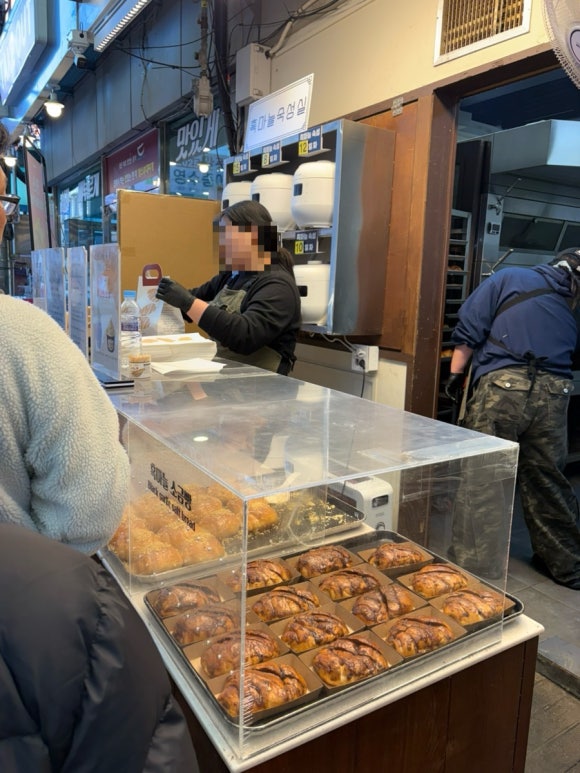 흑마늘소금빵 이미지