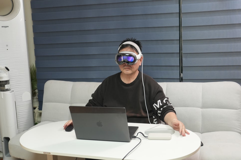 모션데스크 거실테이블 제닉스 듀얼핏 모션데스크 높이조절책상 비전 프로용으로 사용해보니 이미지 2