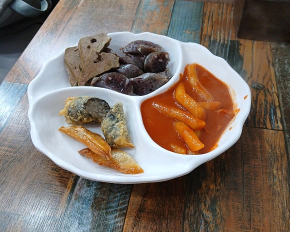 솥뚜껑떡볶이&가마솥순대 사진 3