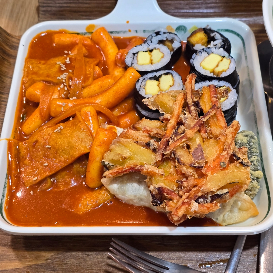 얌샘김밥플러스 반포고투몰점 사진 7