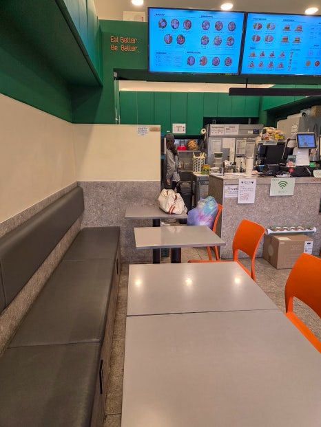 샐러디 수원망포역점 사진 7
