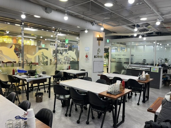 돌고래식당 사진 2