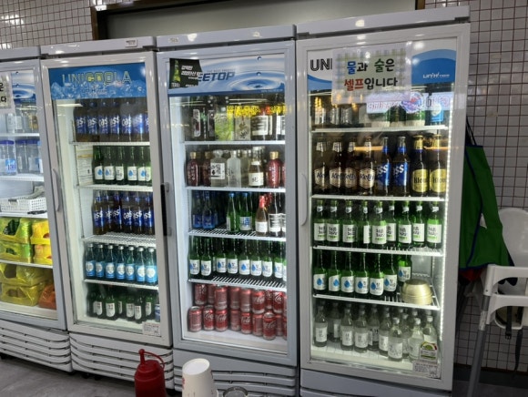 돌고래식당 대표 사진