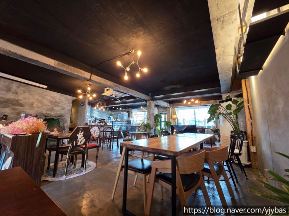 사막여우 로스터리카페 이미지