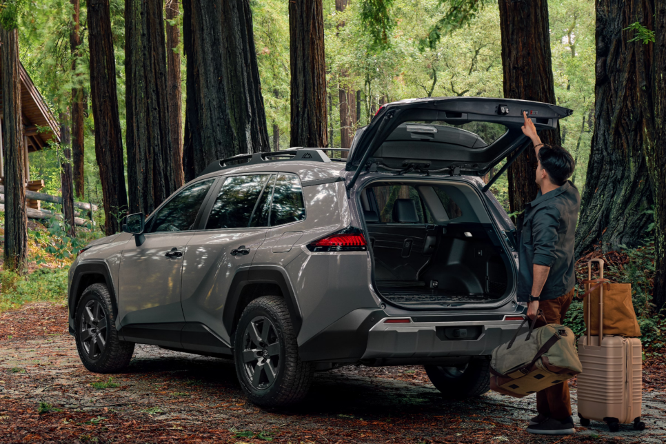토요타 6세대 RAV4 PHEV(플러그인 하이브리드), 전기 100km 시대 열었다? 전기차 대신 선택할까 이미지 3