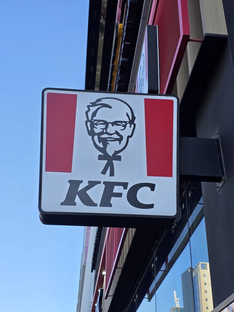 KFC 신사역점 사진 8