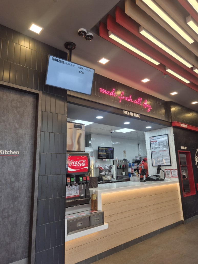 KFC 수원망포점 사진 8