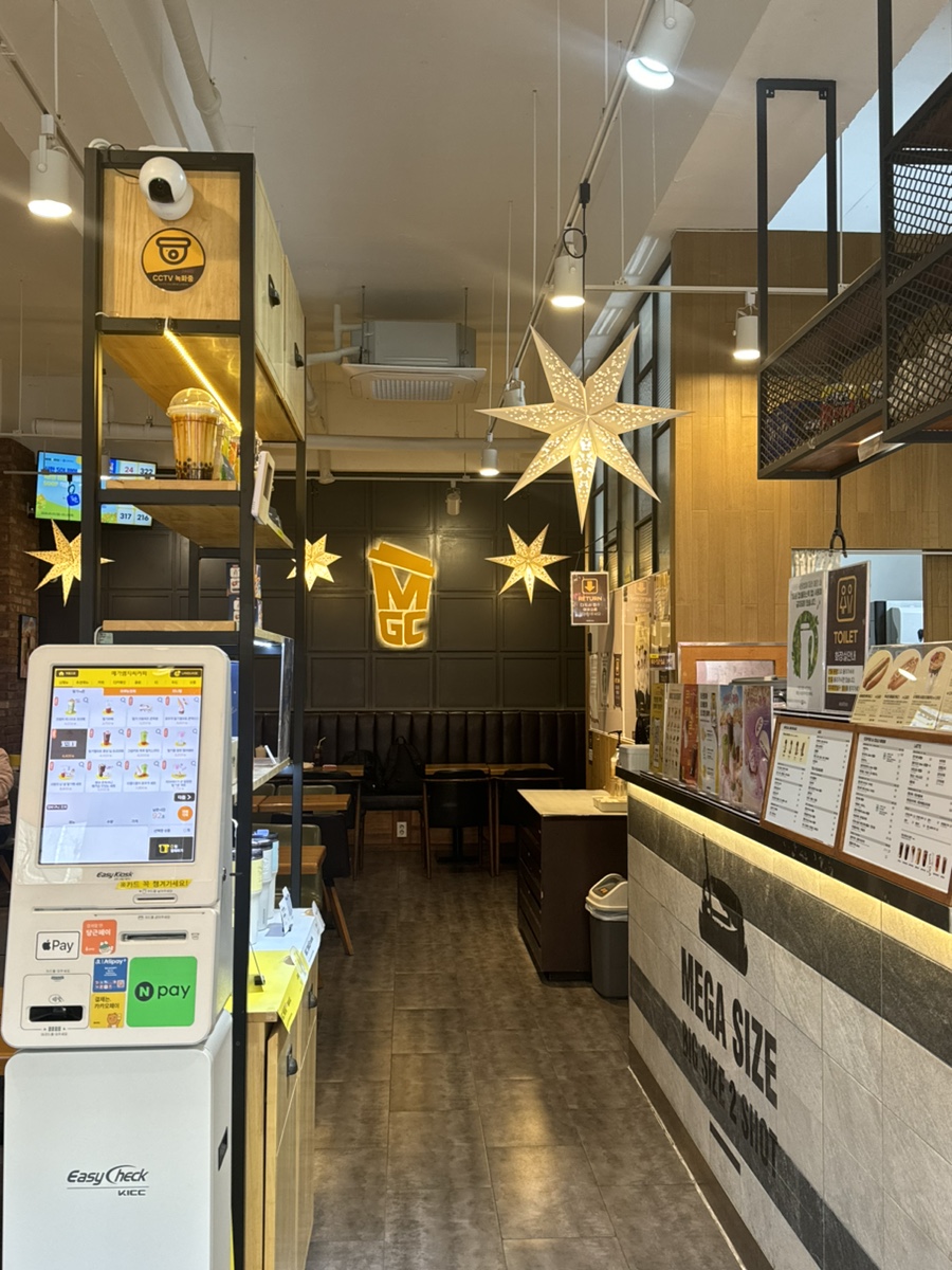 메가MGC커피 수원매탄초사거리점 사진 7