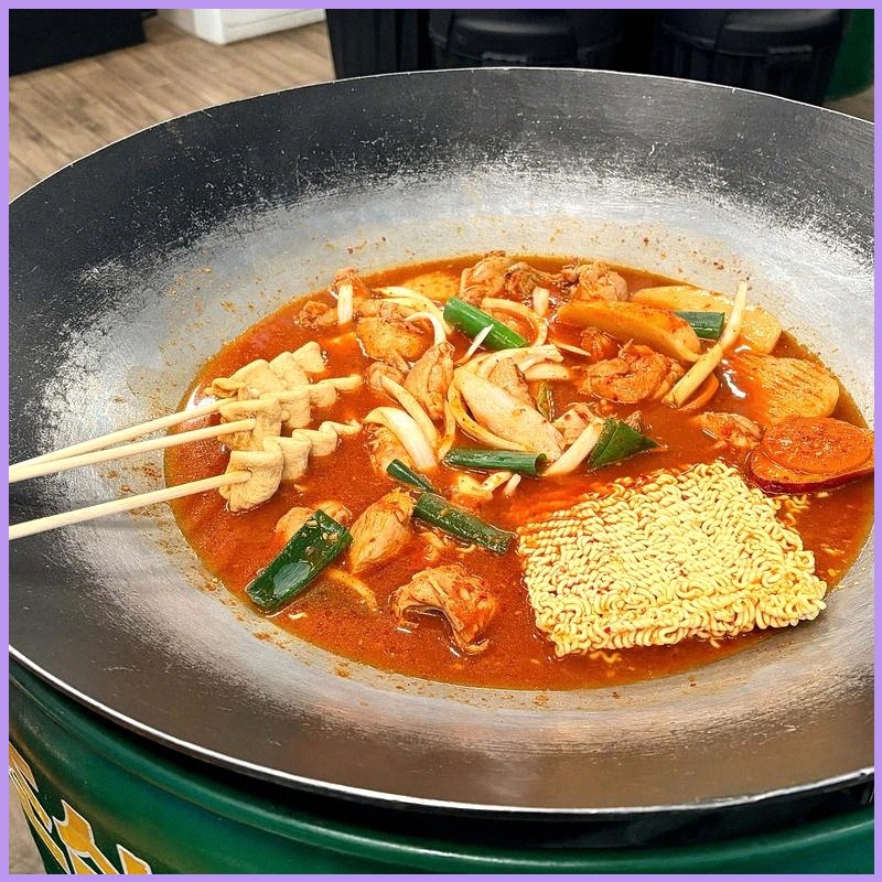 통큰솥뚜껑닭볶음탕 부평역점 사진 2