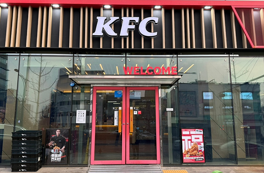 KFC 신사역점 사진 2