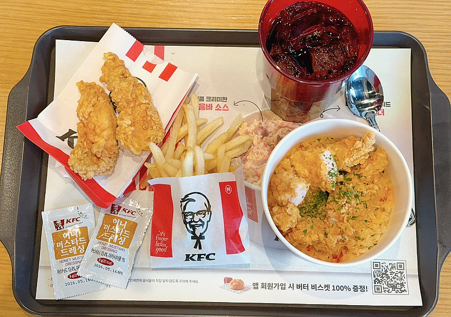 KFC 신사역점 사진 4