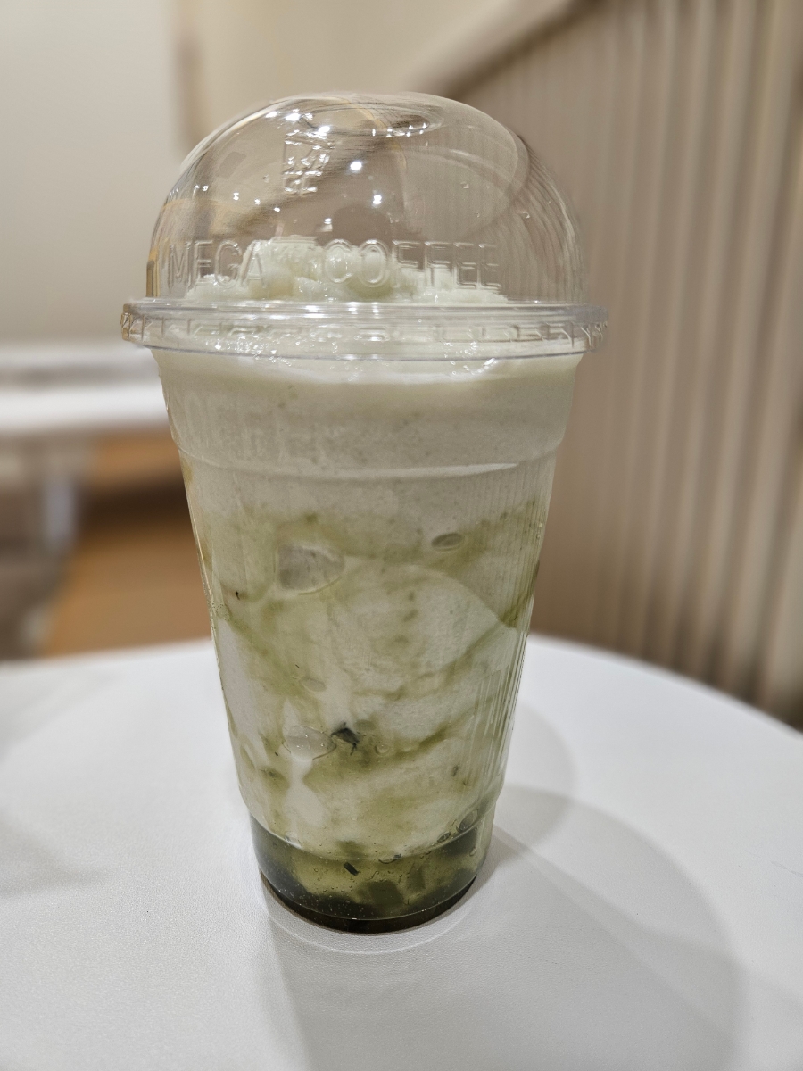 메가MGC커피 홍대점 사진 7