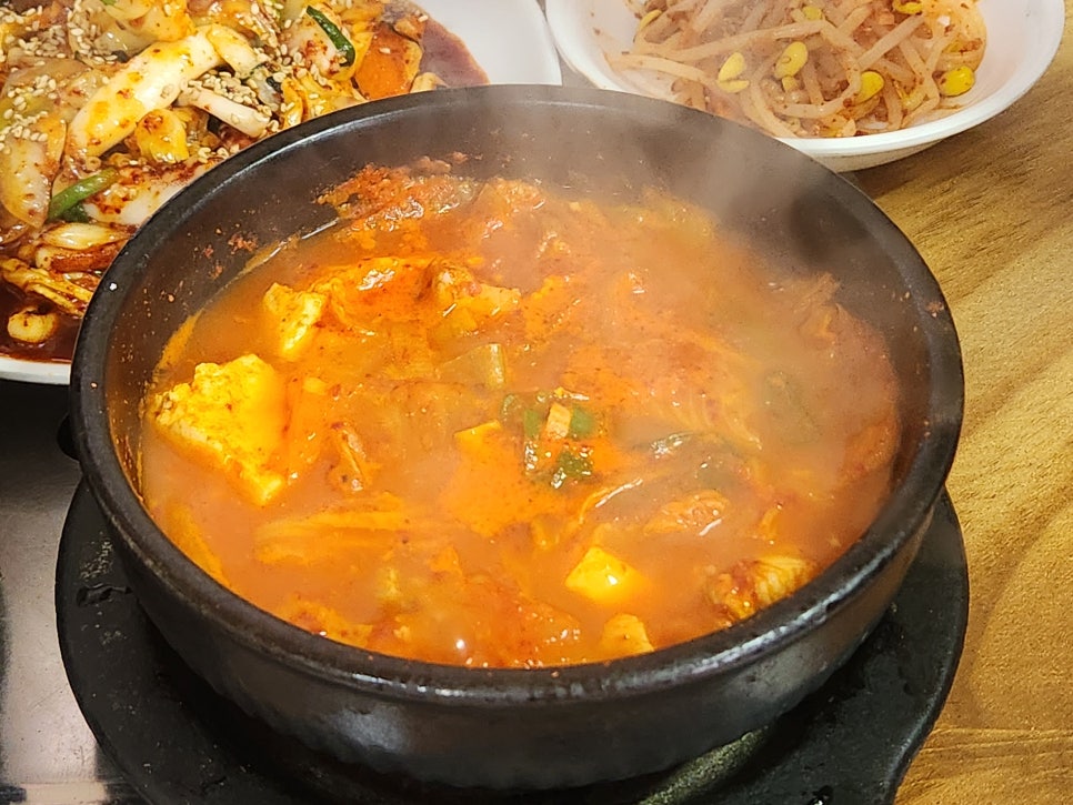 촌돼지김치찌개 사진 8