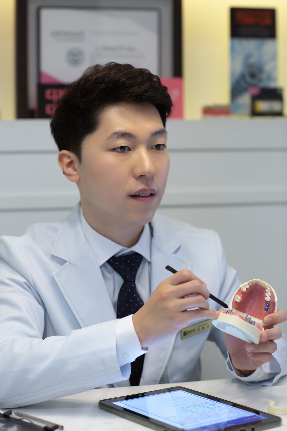 마송치과 이를 뽑은지 오래됐는데 임플란트 가능한가요?