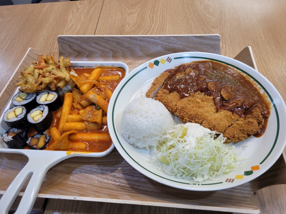 얌샘김밥플러스 반포고투몰점 사진 3