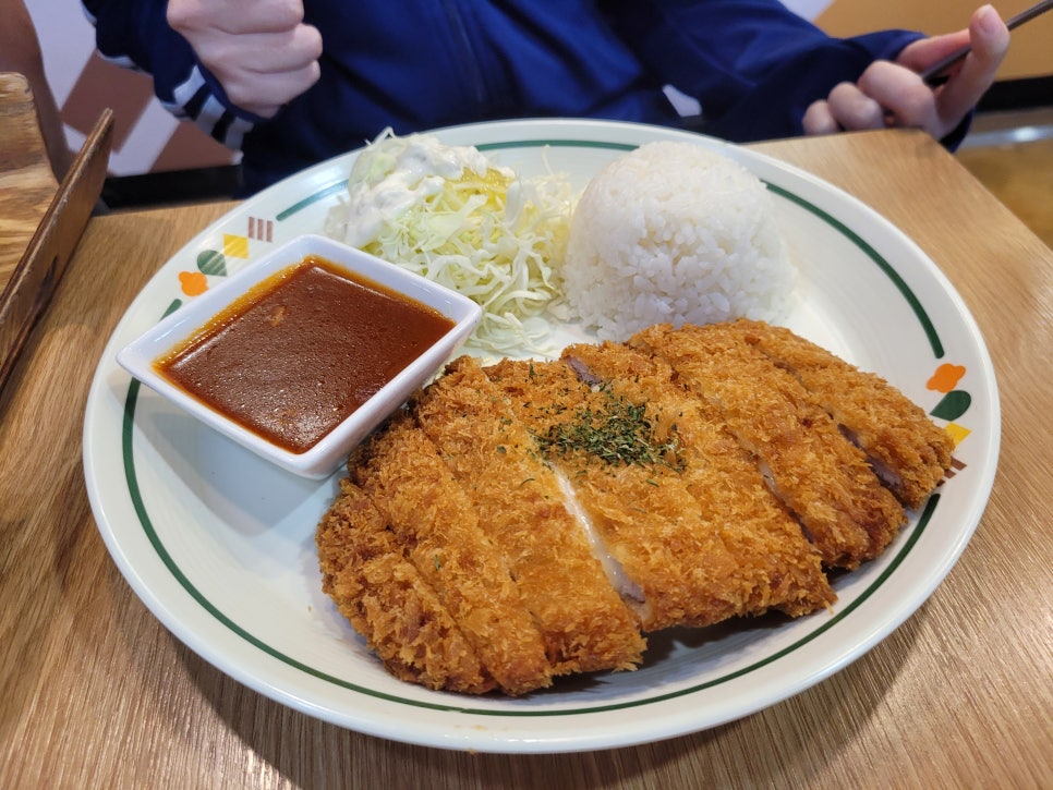 얌샘김밥플러스 반포고투몰점 대표 사진