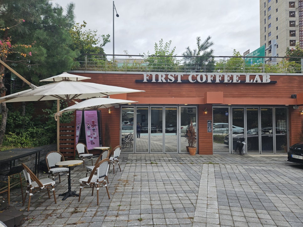 퍼스트커피랩 홍대점 사진 8