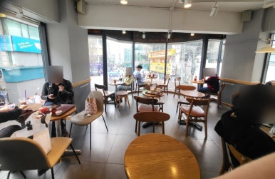 커피빈 홍대역8번출구점 사진 7