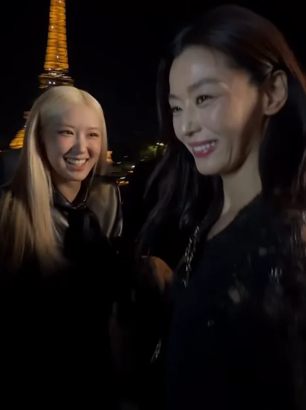 그래서 이날 두 사람 패션도 그냥 지나칠 수가 없었어요