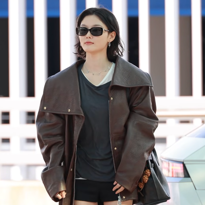 파리 패션위크를 향한 출국길 김유정은 9월 30일 프랑스 파리 패션위크 참석을