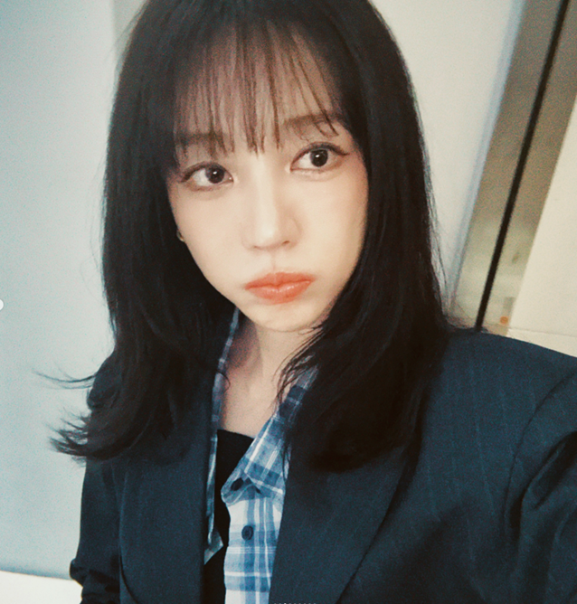 영화 시사회에서 만난 윤은혜 윤은혜는 30일 자신의 SNS를 통해 영화 ‘부활남