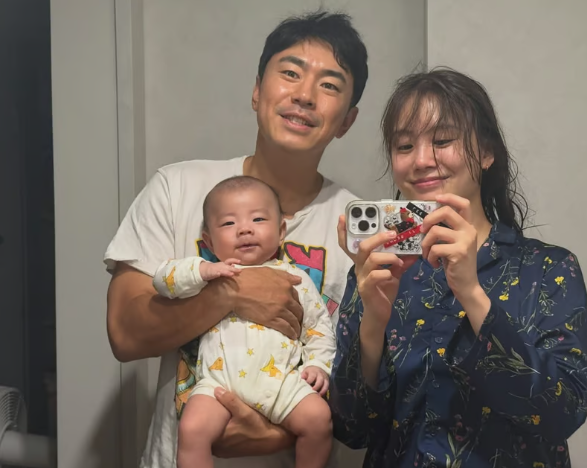예전 방송에서 둘이 티격태격하던 모습이 익숙해서 그런지 이시언은 아빠가 되고