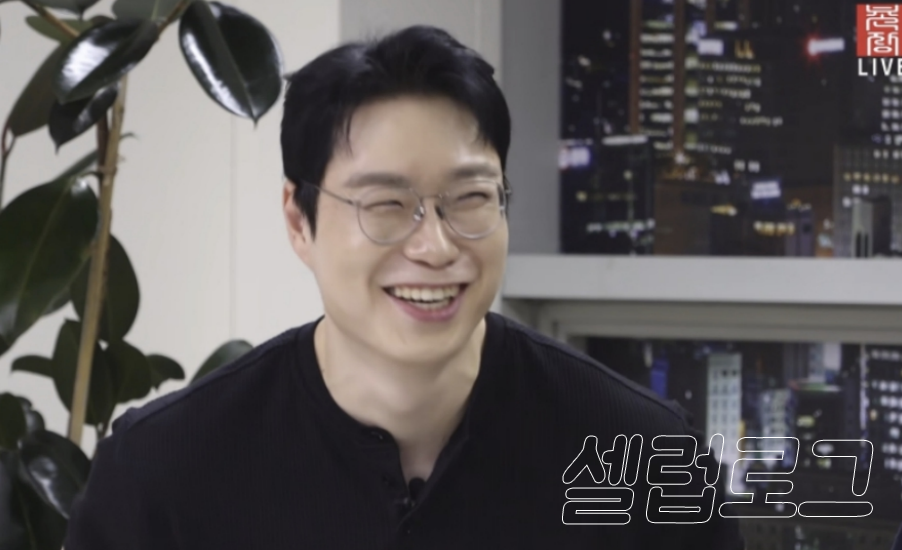 상철은 부기가 빠져 턱선이 선명해졌고, 체형도 한결 날렵해진 모습이었다