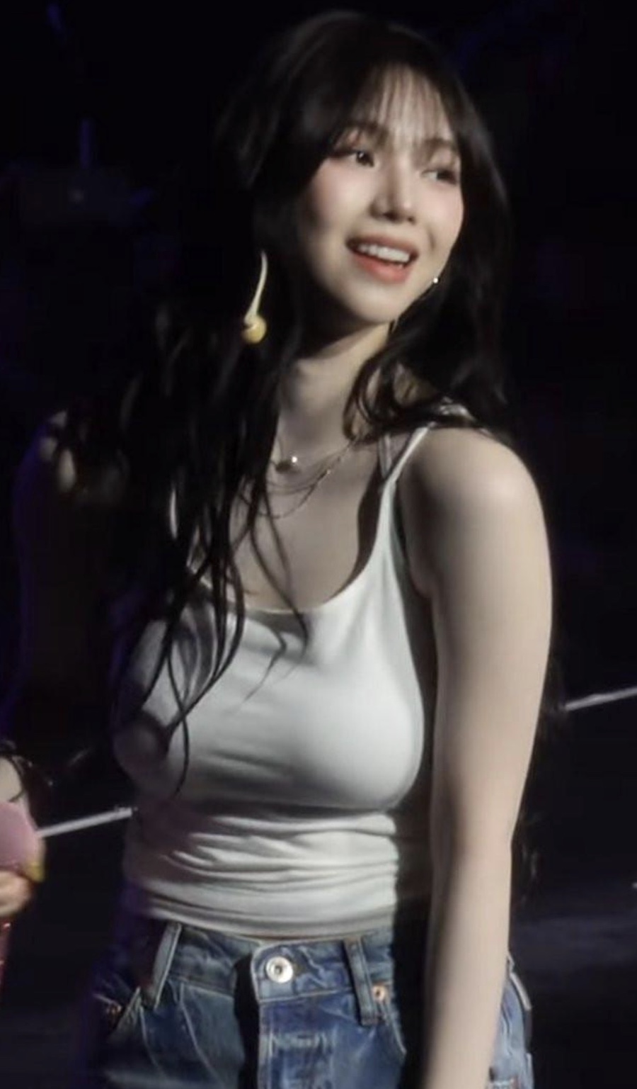 얼굴도 단연 가장 예쁜데 굳이 뼈말라 몸매를 유지하려고 애쓰지 않는, 자연스러운