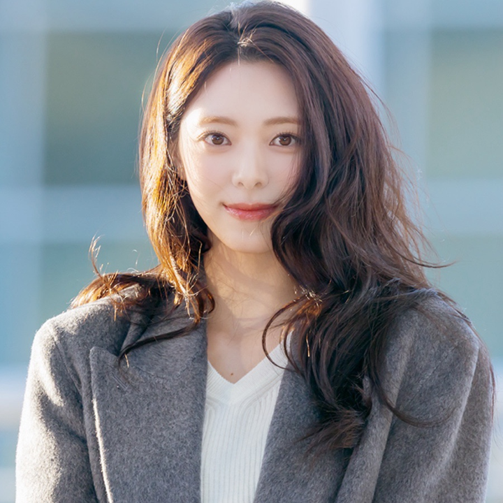 월드투어를 떠나는 유나 있지 유나는 월드투어 일정을 앞두고 공항에 모습을