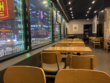 맘스터치 광명철산점 사진 2