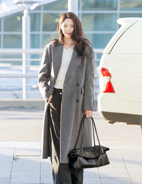 무대 밖에서 발견한 또 다른 유나 이번 있지 유나의 공항패션은 특별히 많은