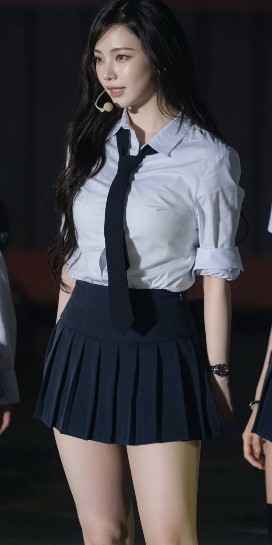 벌크업 후 난리난 뒤태.. 뼈말라보다 보기 좋다는 연예인 니트 패션|놓치기 쉬운 대목은?