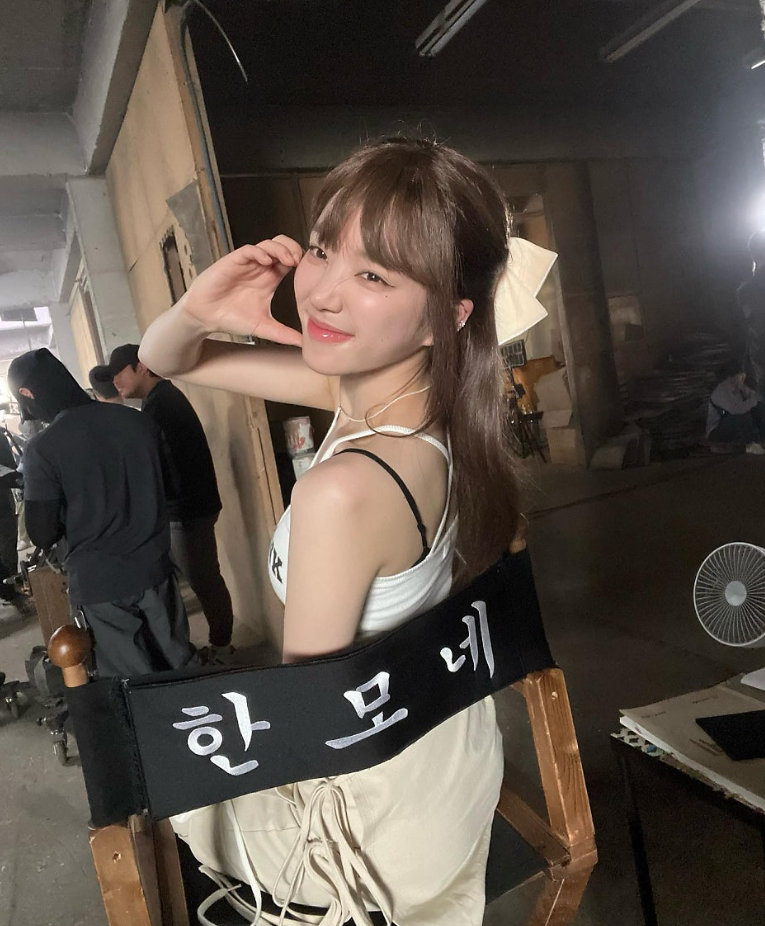 헤어스타일의 배경은 무엇일까?