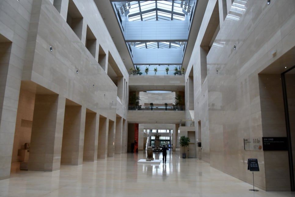 The long main building of the National Museum of Korea at the end of a wide plaza